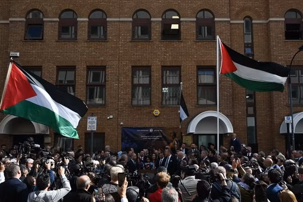 Lễ thượng cờ được tổ chức tại Phái bộ Palestine tại Vương quốc Anh, London, ngày 22/9/2025. 