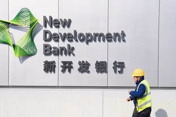 Ngân hàng Phát triển Mới (NDB) do BRICS thành lập.