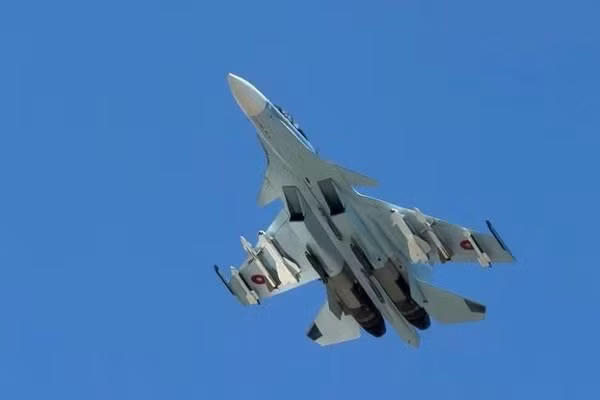 Chiến đấu cơ Su-30SM của Armenia xuất hiện với bom Yasin trong cuộc duyệt binh kỷ niệm Ngày Cộng hòa đầu tiên tại Yerevan, ngày 28/5/2026.