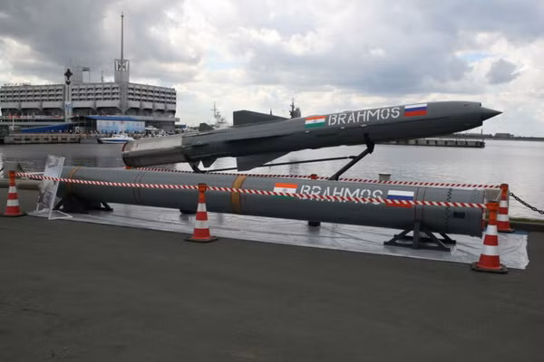 Tên lửa hành trình siêu thanh BrahMos.