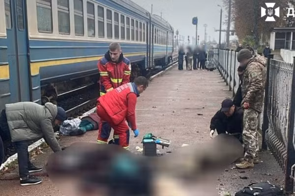 Hiện trường vụ đánh bom tự sát ở vùng Zhytomyr, Ukraine , ngày 24/10/2025.