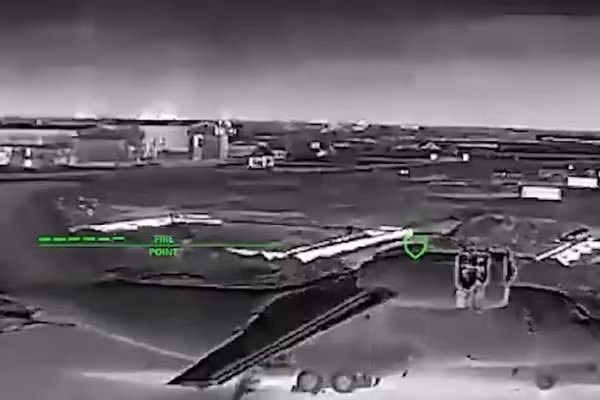 Máy bay vận tải An-72 của Nga bị phá hủy trong cuộc tấn công của Ukraine, ngày 2/4/2026.