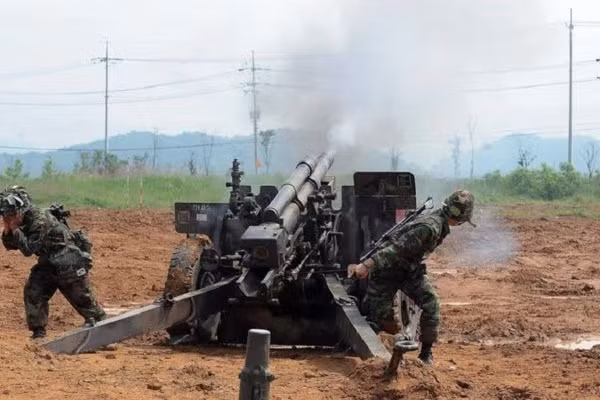 Pháo tự hành M101 của Hàn Quốc.