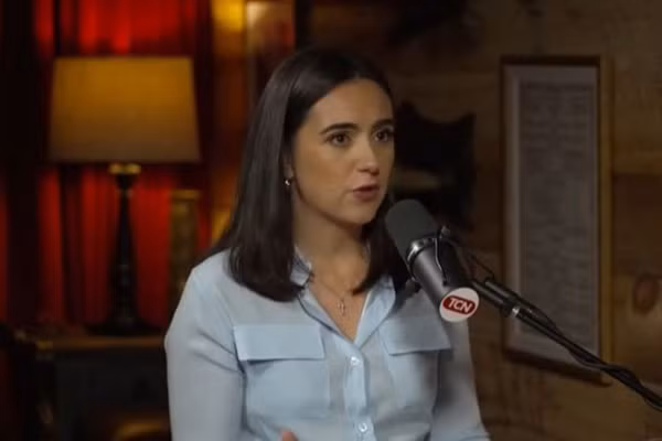 Bà Yulia Mendel.