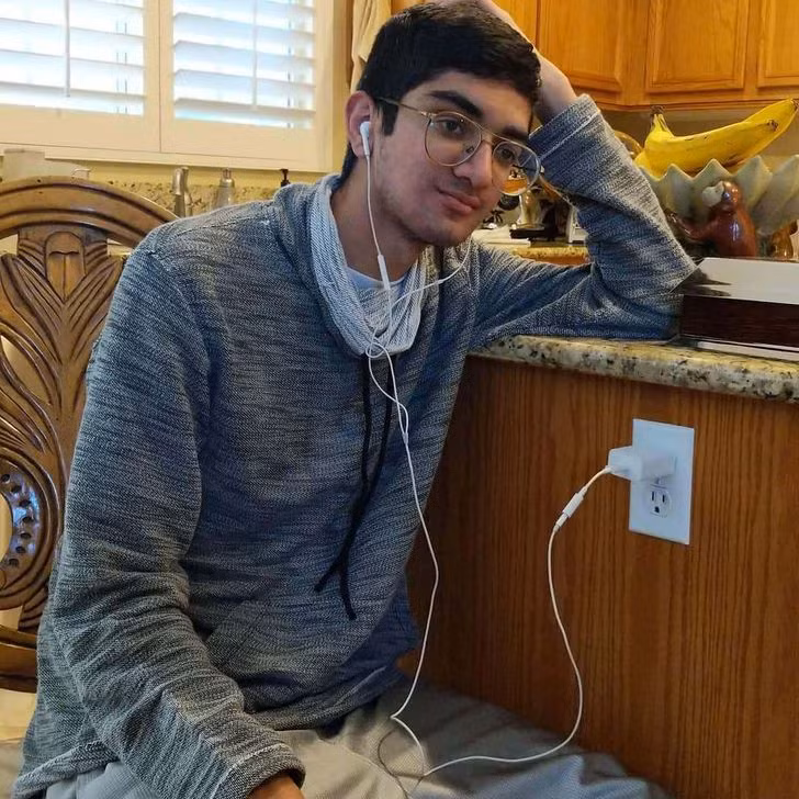 15+ Photos That Are Taking Absurdity to Whole New Heights