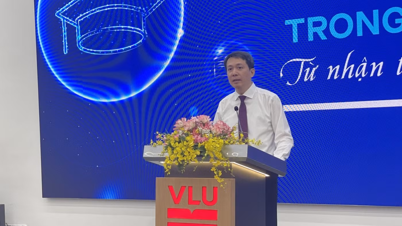 Thứ trưởng Bộ GD&ĐT Phạm Quang Hưng phát biểu khai mạc hội thảo. Ảnh: Hà An.