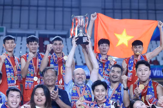 Thầy trò huấn luyện viên Federico Rampazzo ăn mừng chức vô địch chặng 2 SEA V.Cup 2026.
