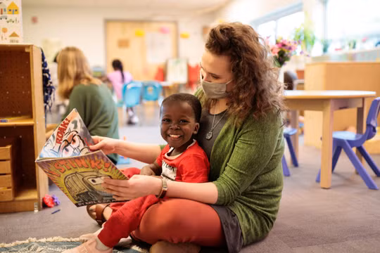 Khi hiểu giá trị của sự đóng góp, trẻ cũng sẽ dần hiểu giá trị của lao động và đồng tiền. Ảnh minh họa 