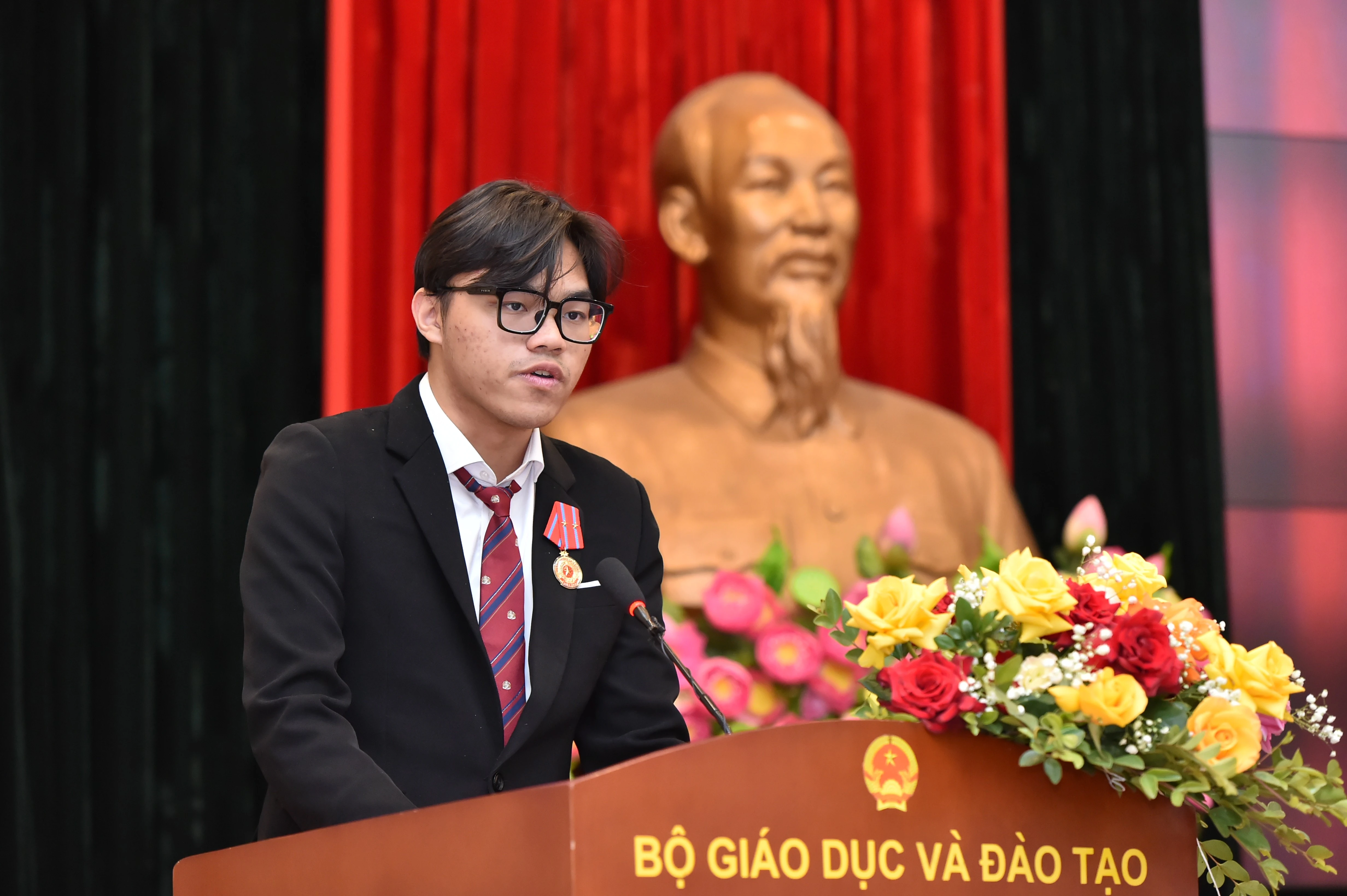 hs-phat-bieu.jpg