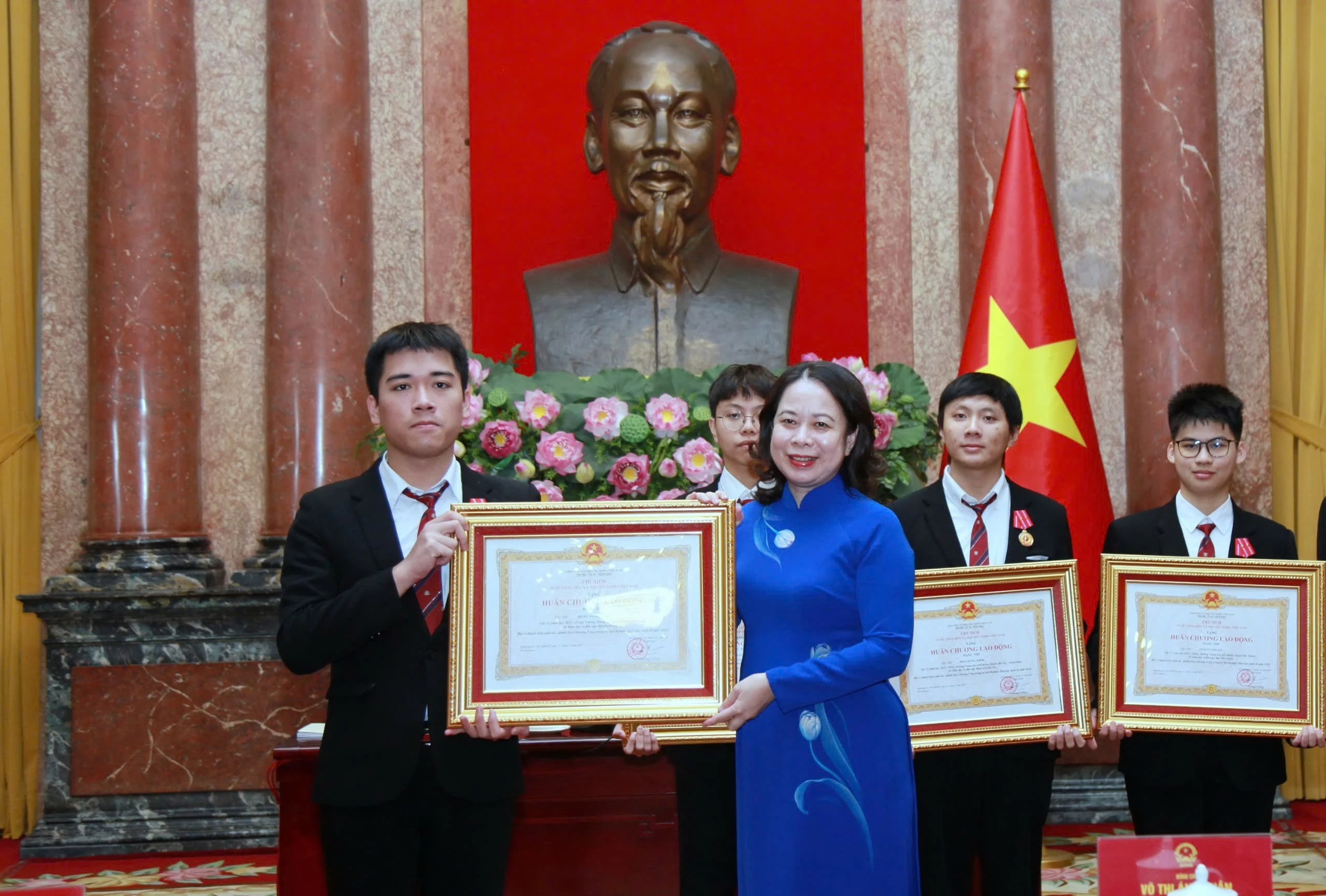 trao-hchn.jpg