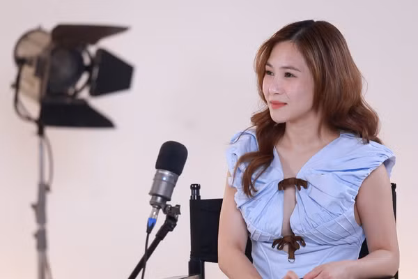 Hương Tràm 'sao check' đầy thú vị về hành trình sự nghiệp và cuộc sống