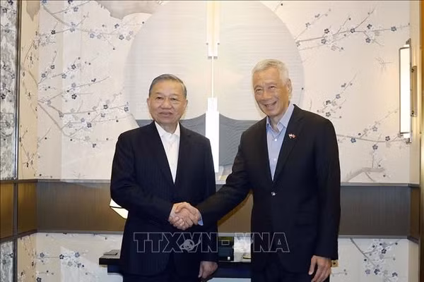 Lãnh đạo Việt Nam - Singapore khẳng định quan hệ hình mẫu hợp tác trong ASEAN