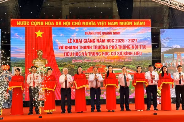 Phó Chủ tịch Thường trực Quốc hội dự Lễ khai giảng tại miền núi Quảng Ninh