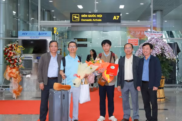 Nam sinh Lâm Đồng ghi dấu ấn đặc biệt, tiếp tục đoạt huy chương Bạc Olympic Tin học Quốc tế