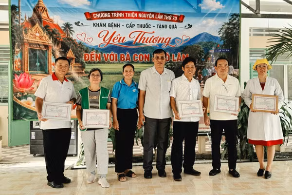 Khám bệnh, cấp phát thuốc miễn phí cho đồng bào Khmer ở An Giang