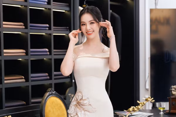 Vóc dáng khó tin của Á hậu Thụy Vân sau khi sinh con thứ 2