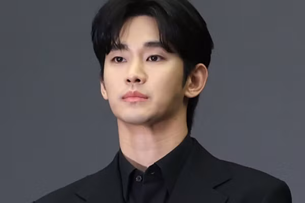 Kim Soo Hyun rơi vào 'tình trạng đáng lo ngại' sau bê bối đời tư 