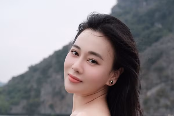 Phương Oanh xuất hiện trầm lặng bên hai con sau biến cố gia đình