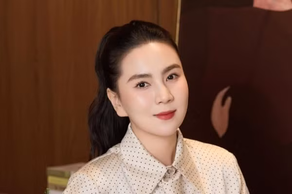 MC Mai Ngọc khoe nhan sắc rạng rỡ, đằm thắm sau sinh con đầu lòng