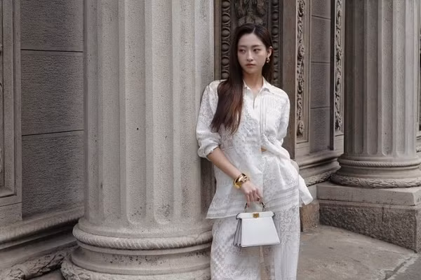 Lương Thuỳ Linh xuất hiện nổi bật, tự tin đọ sắc cùng dàn sao quốc tế 