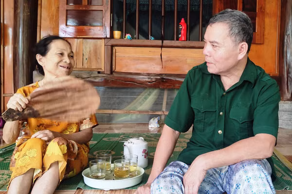 Thương binh Lê Văn Yêm và vợ Lê Thị Hồng. Ảnh: Thế Lượng
