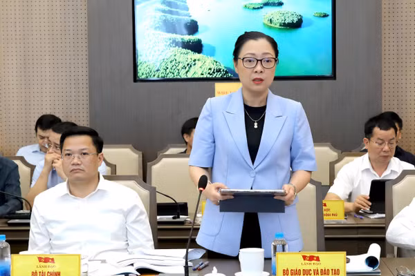 Thứ trưởng Nguyễn Thị Quyên Thanh định hướng giải pháp phát triển giáo dục lâu dài tại Lào Cai