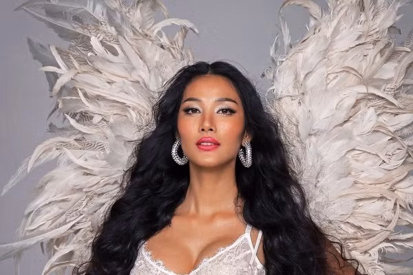 Hoàng Thùy lỡ hẹn với Victoria’s Secret