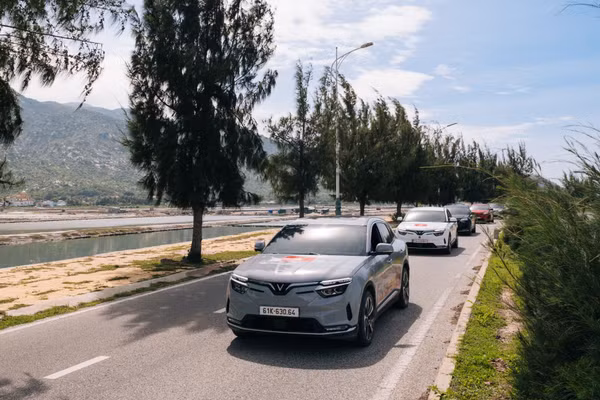 'Nghịch lý' khi lái VinFast VF 8: 'Càng chạy càng có giá'