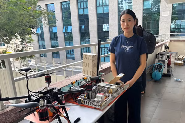 Robot do sinh viên chế tạo. 
