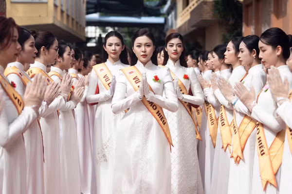 Hoa hậu Kiều Duy tri ân cha mẹ mùa Vu lan báo hiếu