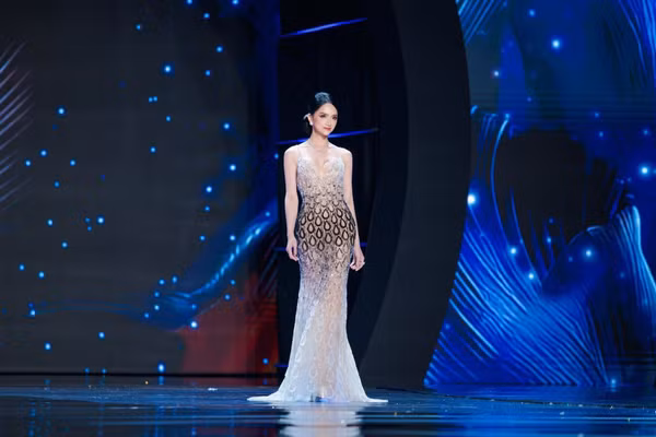 Nghĩa cử gây xúc động của Hương Giang khi hay tin quê nhà oằn mình vì mưa lũ
