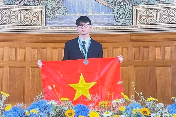 Em Lương Đức Gia Bảo giành Huy chương Bạc Olympic Vật lý châu Âu (EuPhO) năm 2026.