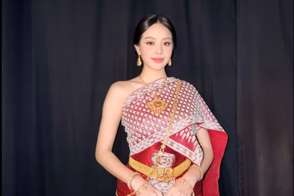 Thanh Thủy ghi điểm tuyệt đối, tự tin khoe sắc trong trang phục truyền thống