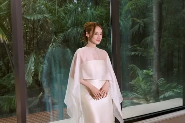Bất ngờ vóc dáng thon gọn của Nhã Phương sau 1 tháng sinh con