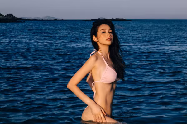 Vóc dáng nóng bỏng của Á hậu Việt U40 nhận thư mời từ Victoria's Secret
