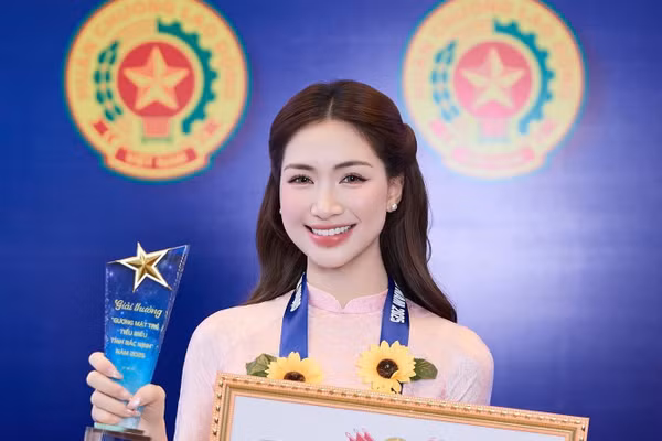 Hòa Minzy đón ‘tin vui' sau khi lọt top 10 Gương mặt trẻ Việt Nam tiêu biểu