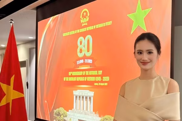 Hoa hậu Ý Nhi rạng rỡ, tự hào dự lễ kỷ niệm 80 năm Quốc khánh tại Úc
