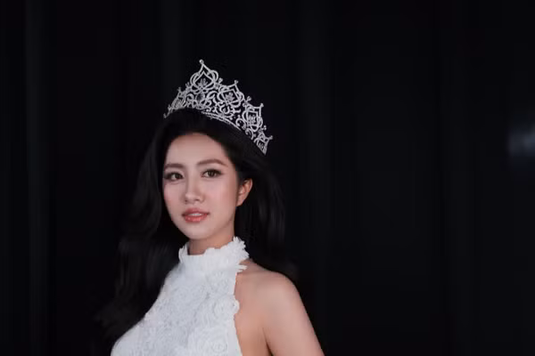 Nhan sắc rạng rỡ của Hà Trúc Linh sau gần 1 năm đăng quang Hoa hậu Việt Nam