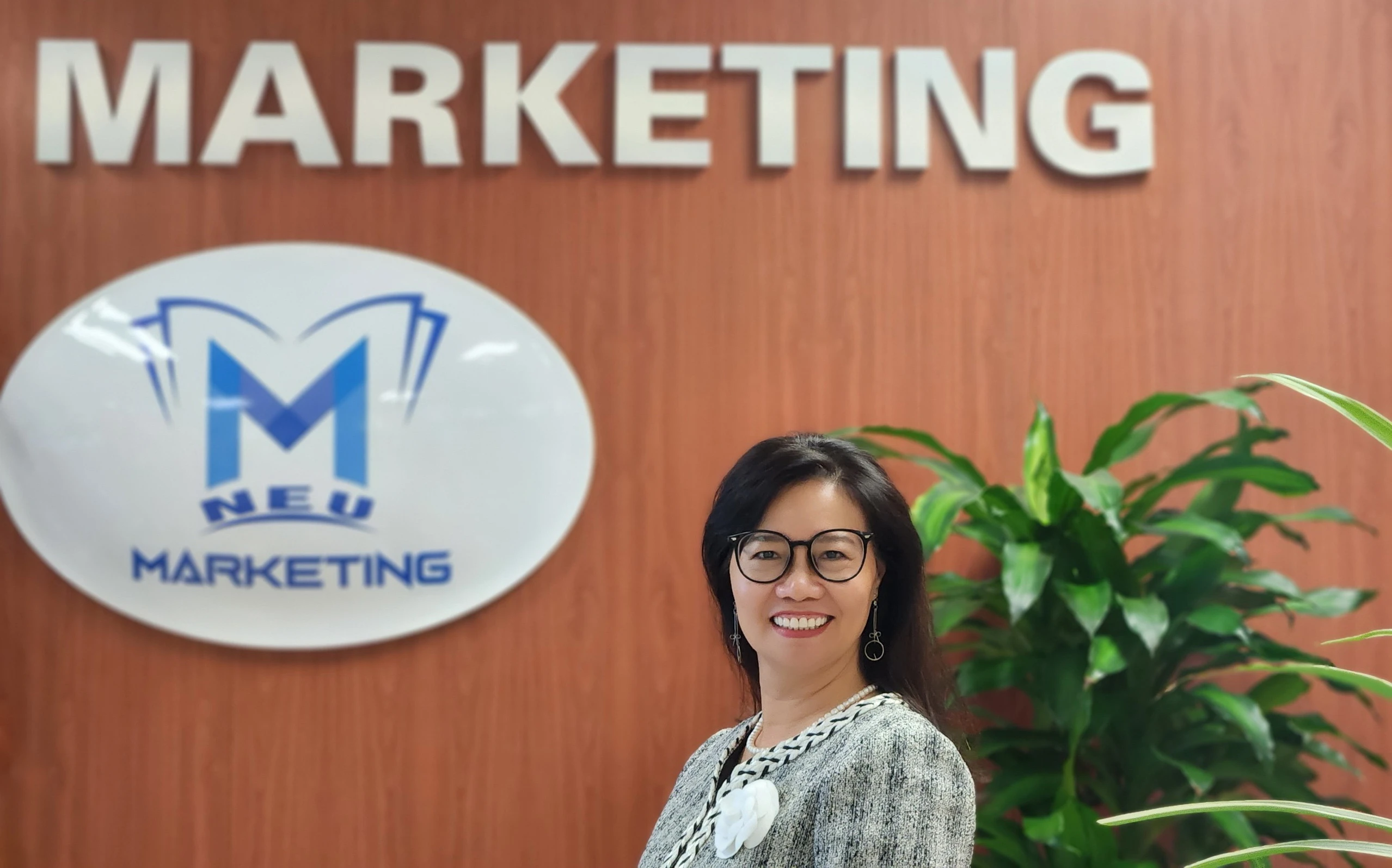 PGS.TS Phạm Thị Huyền - Trưởng Bộ môn Khoa Marketing, Trường ĐH Kinh tế quốc dân (Hà Nội). PGS.TS Phạm Thị Huyền - Trưởng Bộ môn Khoa Marketing, Trường ĐH Kinh tế quốc dân (Hà Nội).