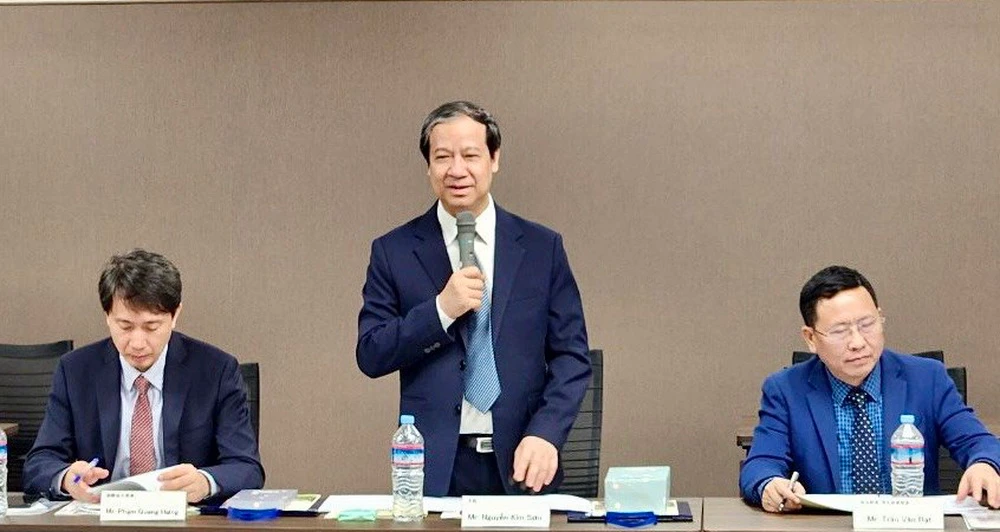 Bộ trưởng Nguyễn Kim Sơn trao đổi tại cuộc làm việc với Ban Giám hiệu và cán bộ chuyên môn Trường Đại học Tokyo Gakugei.