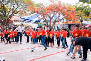 Một giờ học ngoại khóa của các em Trường Bán trú Tiểu học số 1 Na Sang, Na Sang Mường Chà, tỉnh Điện Biên.