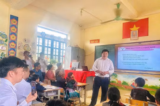 Phân hiệu Đại học Thái Nguyên tại Hà Giang tổ chức hoạt động thực tế, trải nghiệm và thực hành giảng dạy dành cho học viên lớp đào tạo, cấp chứng chỉ giáo viên dạy tiếng Mông cho đội ngũ giáo viên.