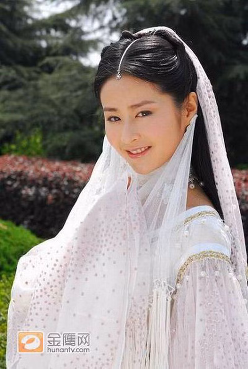 Lưu Dĩnh hóa thân thành Hương Hương công chúa.