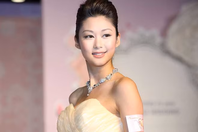 Sầm Lệ Hương cũng là ngọc nữ hiếm hoi ở TVB chưa bao giờ vướng vào bất kì tin đồn tình cảm nào. Những lúc không đóng phim,, người đẹp sẽ cùng Chung Gia Hân, Vương Quân Hinh..gặp gỡ 