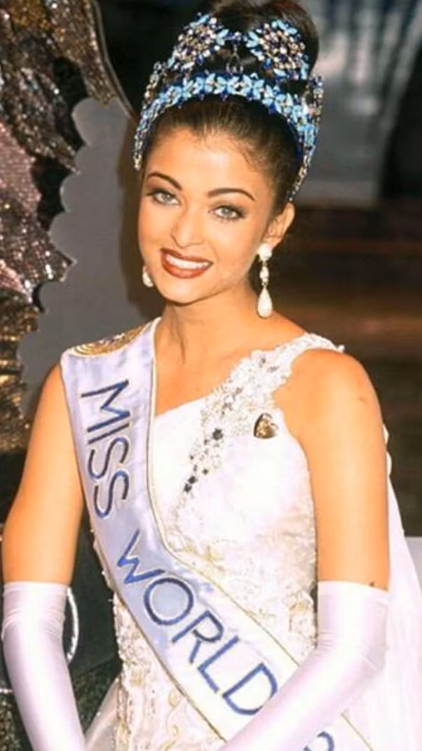 Aishwarya Rai đăng quang Hoa hậu Thế giới 1994.