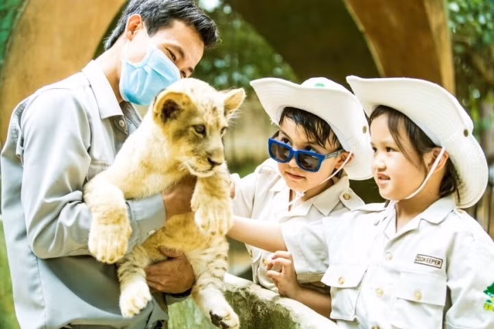 Ưu đãi siêu đỉnh mua vé vui chơi tặng phòng khách sạn 