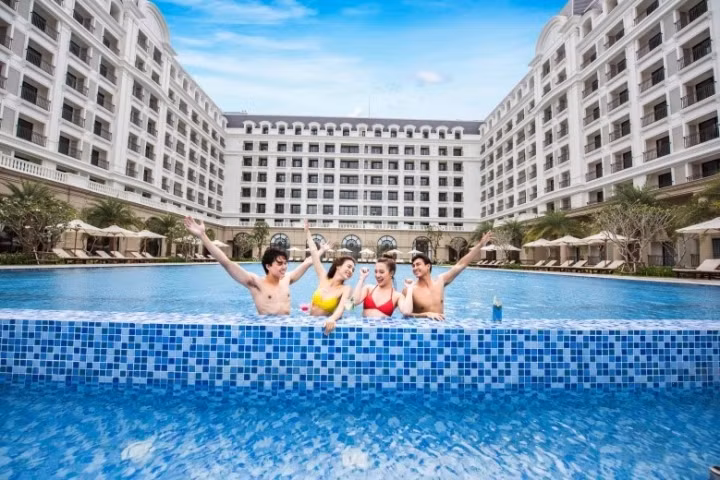 Ưu đãi siêu đỉnh mua vé vui chơi tặng phòng khách sạn 