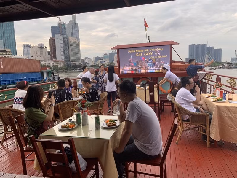 Nhiều công ty du lịch kêu cứu vì vay tiền quá khó - ảnh 1