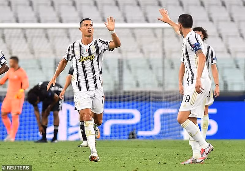 Ronaldo lập cú đúp trong trận gặp Lyon nhưng vẫn không thể giúp Juventus đi tiếp. ẢNH: REUTERS.