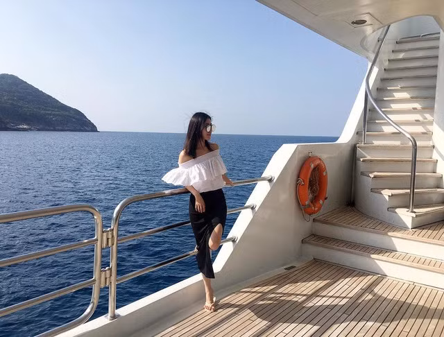 Những tiểu thư châu Á sinh ra đã “ngậm thìa vàng” tốt nghiệp trường nào? - 15